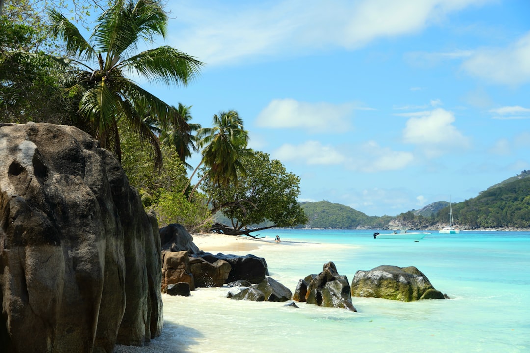 Spiagge di granito e acque turchesi delle Seychelles